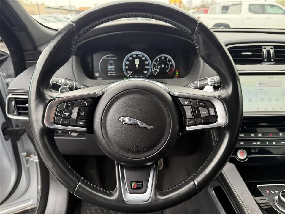 2017 Jaguar F-Pace - Image 9 of 14