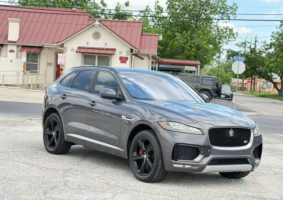 2017 Jaguar F-Pace - Image 4 of 15