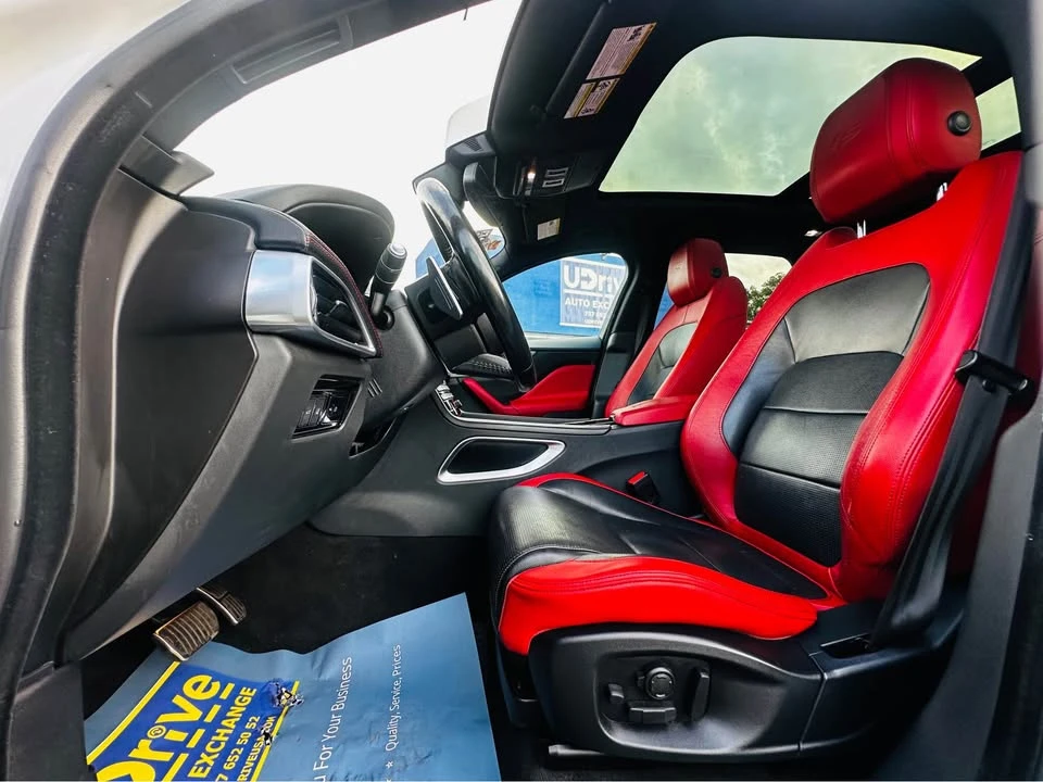 2017 Jaguar F-Pace - Image 10 of 20