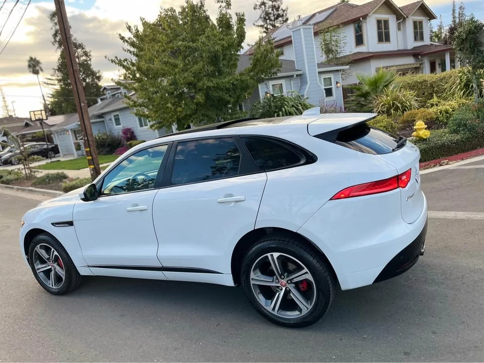 2017 Jaguar F-Pace - Image 9 of 18