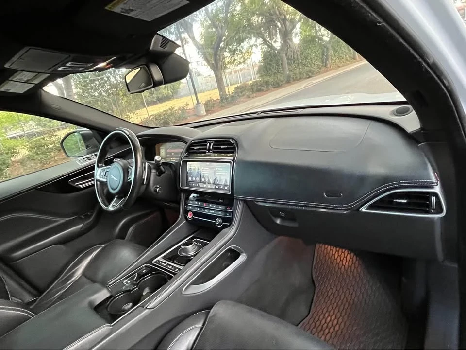 2017 Jaguar F-Pace - Image 12 of 18