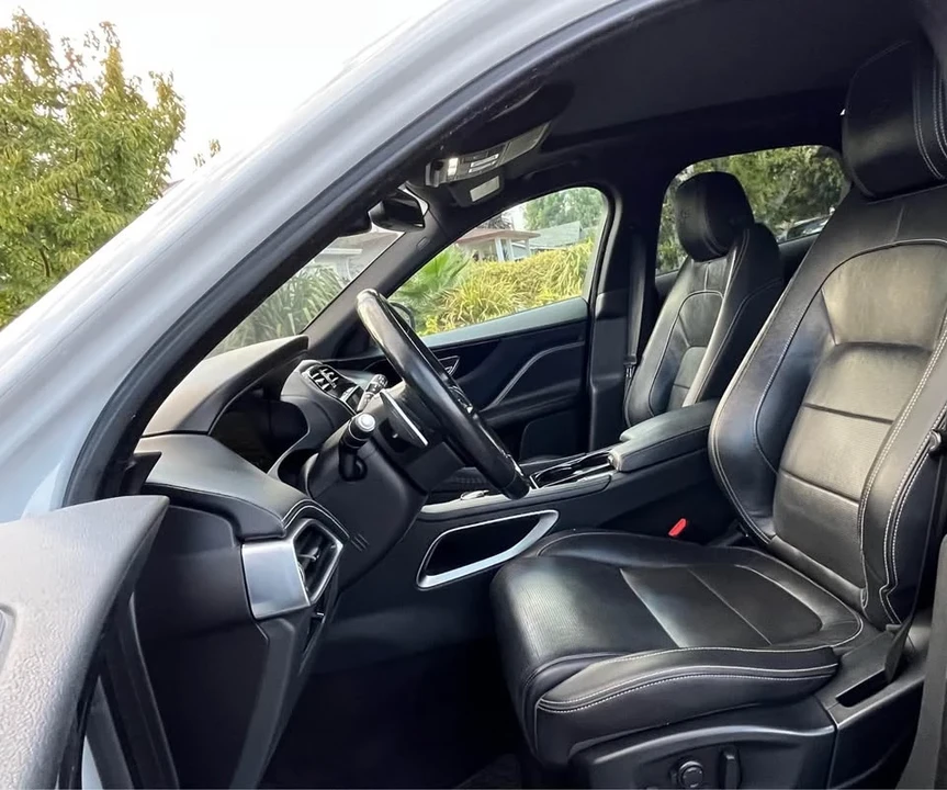 2017 Jaguar F-Pace - Image 13 of 18