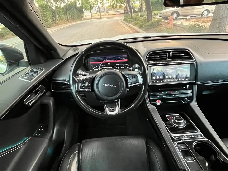 2017 Jaguar F-Pace - Image 14 of 18