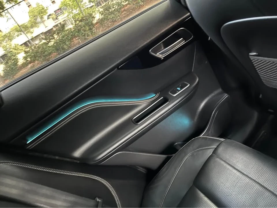 2017 Jaguar F-Pace - Image 18 of 18