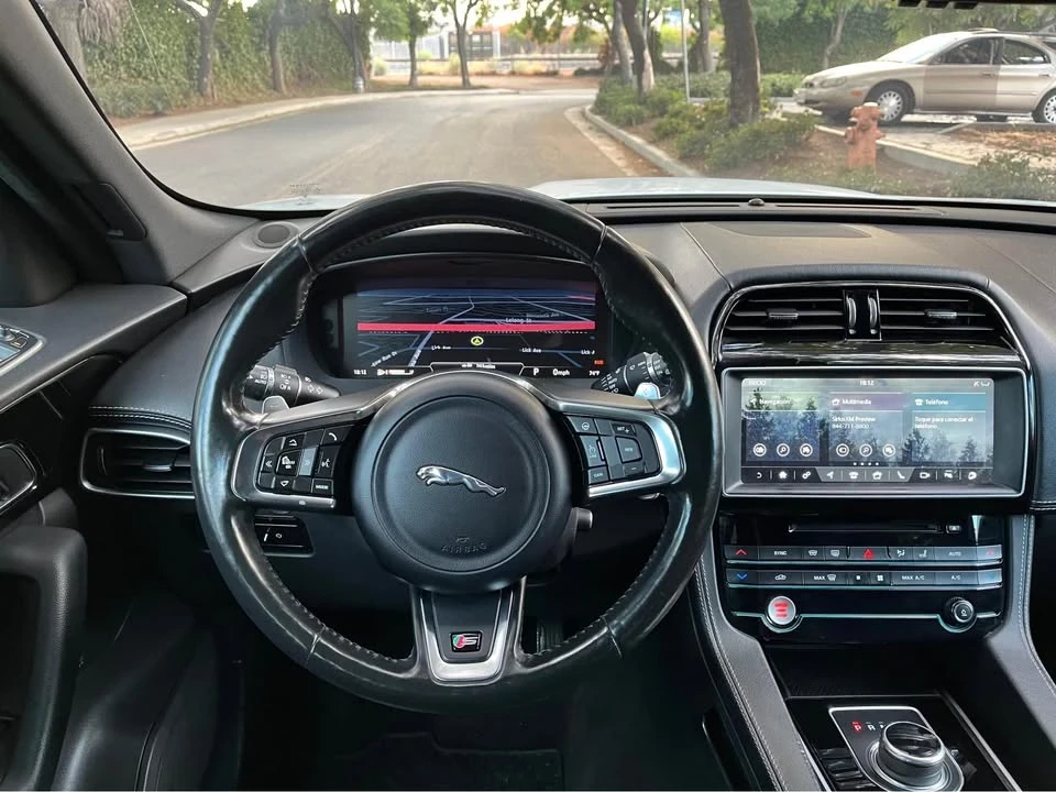 2017 Jaguar F-Pace - Image 15 of 18