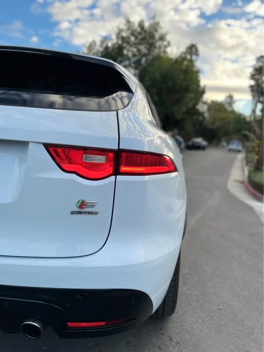 2017 Jaguar F-Pace - Image 11 of 18