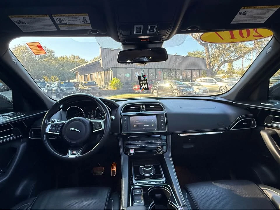 2017 Jaguar F-Pace - Image 9 of 11