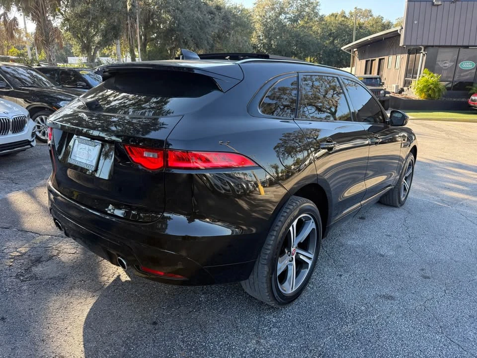 2017 Jaguar F-Pace - Image 5 of 11