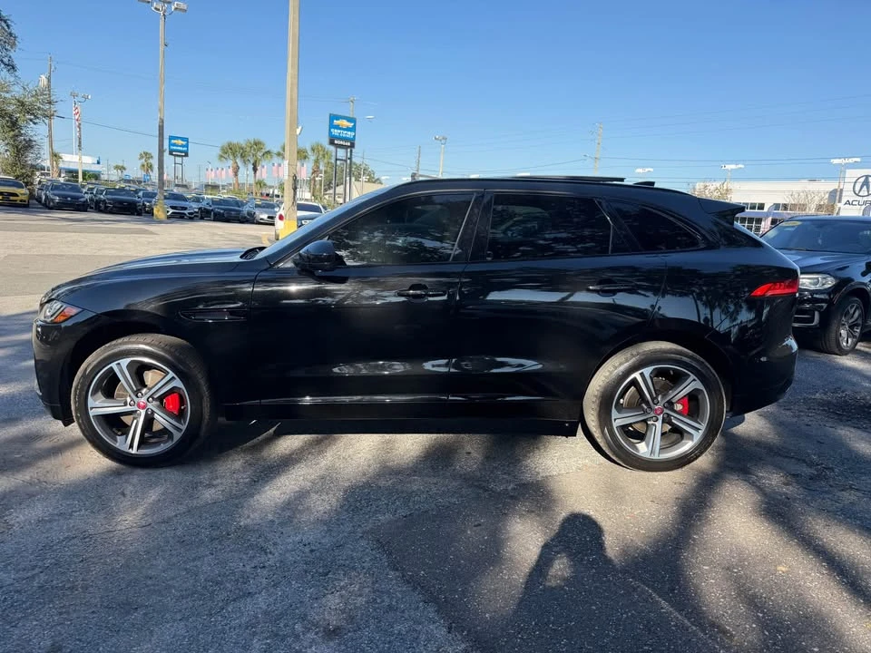 2017 Jaguar F-Pace - Image 2 of 11