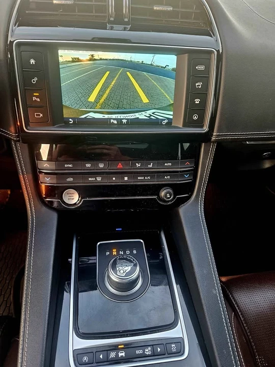 2017 Jaguar F-Pace - Image 10 of 19