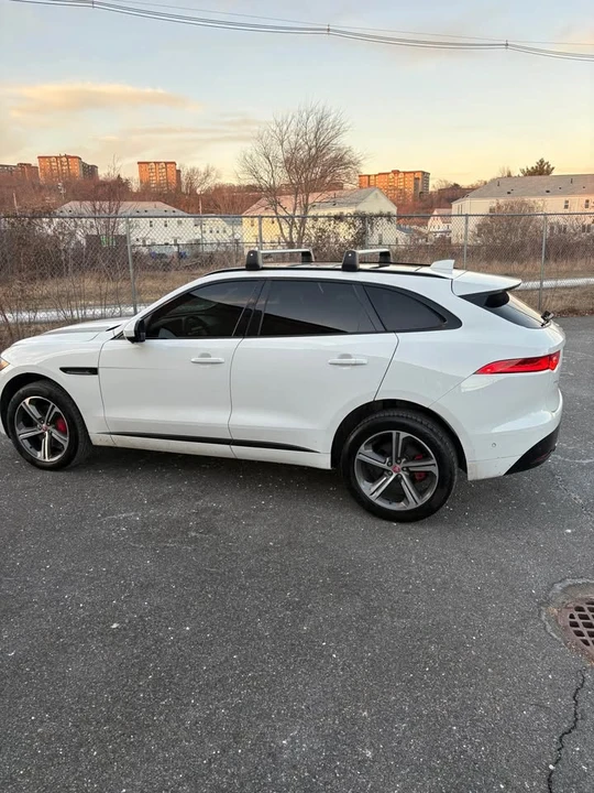 2017 Jaguar F-Pace - Image 4 of 17