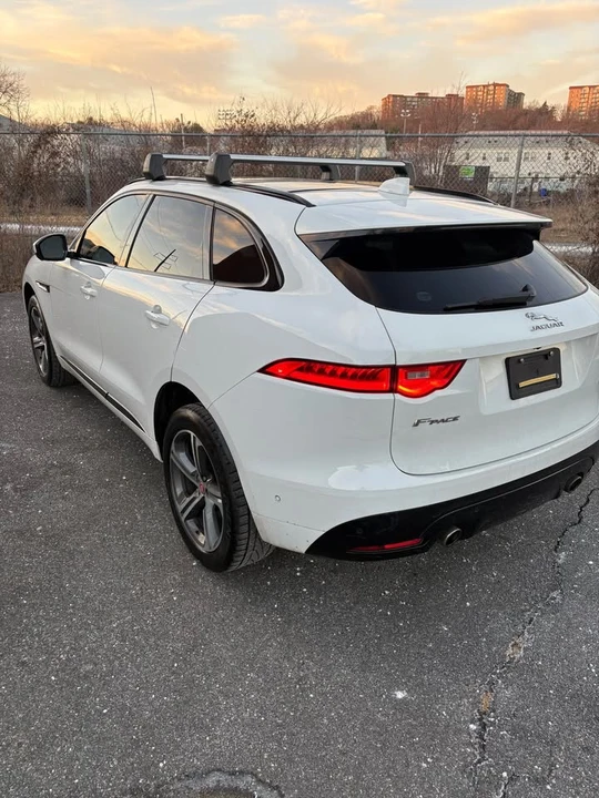 2017 Jaguar F-Pace - Image 3 of 17