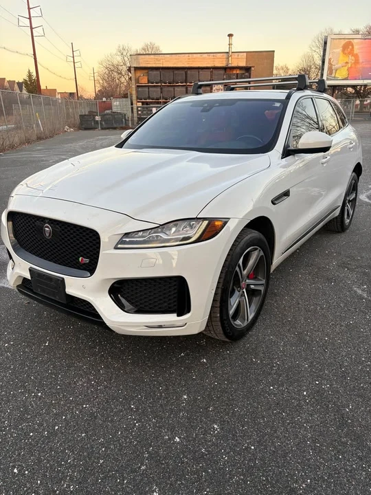 2017 Jaguar F-Pace - Image 2 of 17