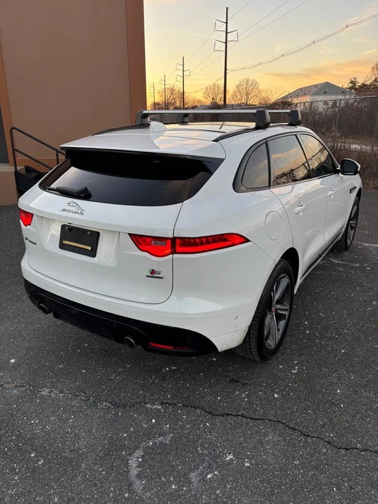 2017 Jaguar F-Pace - Image 5 of 17