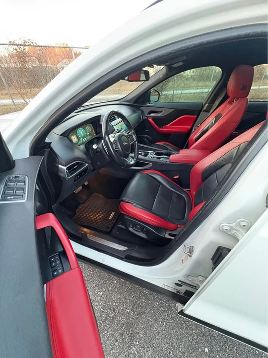 2017 Jaguar F-Pace - Image 15 of 17