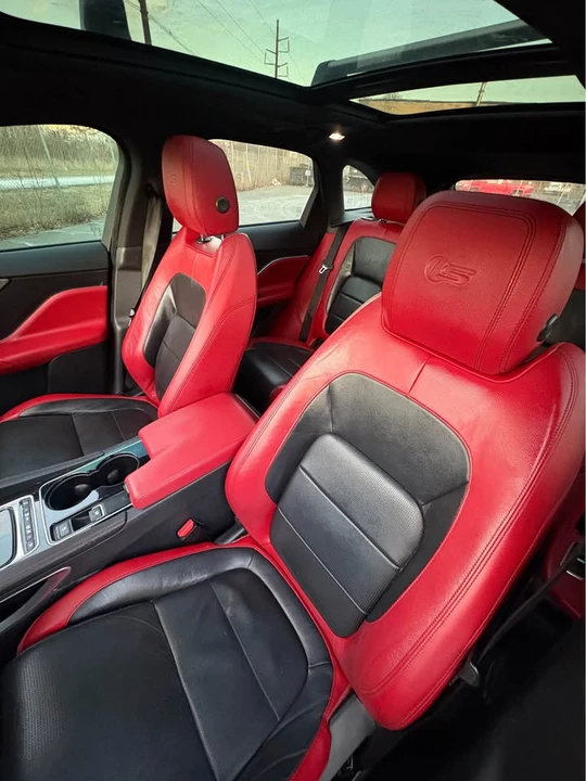 2017 Jaguar F-Pace - Image 10 of 17