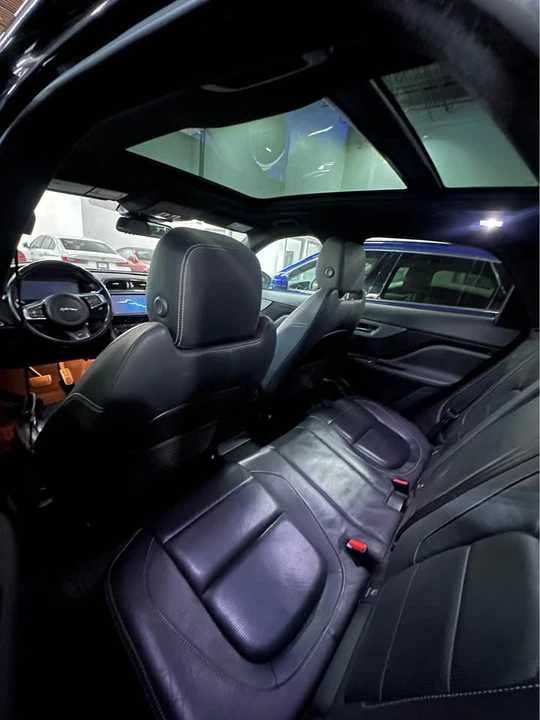 2017 Jaguar F-Pace - Image 10 of 16