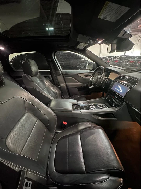 2017 Jaguar F-Pace - Image 9 of 16