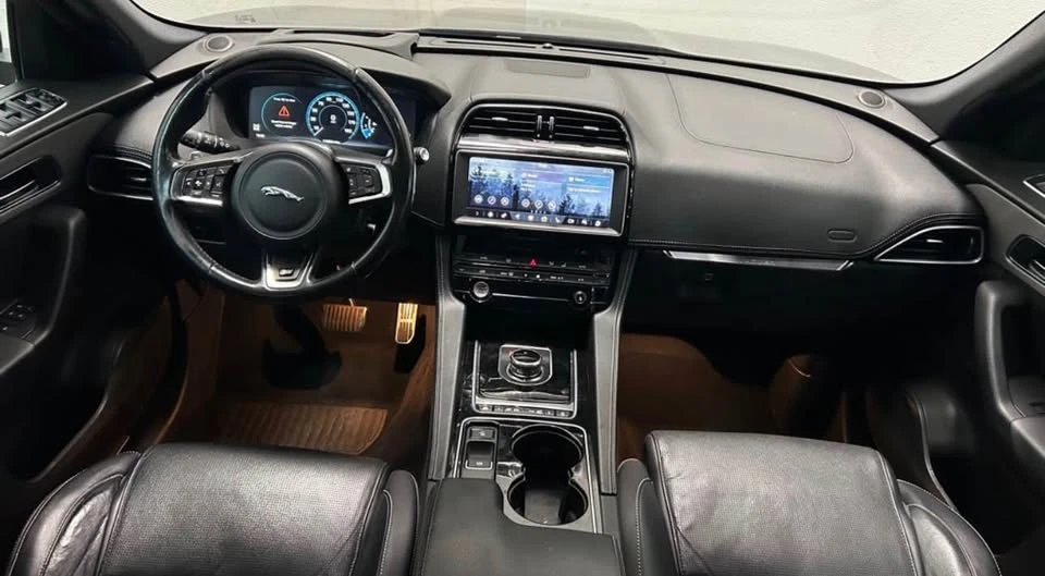 2017 Jaguar F-Pace - Image 11 of 16