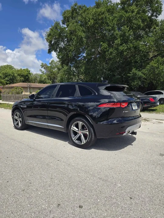 2017 Jaguar F-Pace - Image 5 of 9