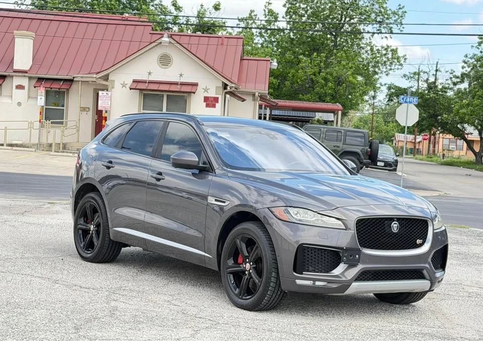 2017 Jaguar F-Pace - Image 4 of 16
