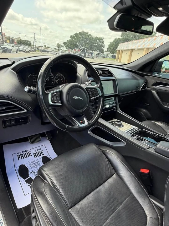 2017 Jaguar F-Pace - Image 8 of 15