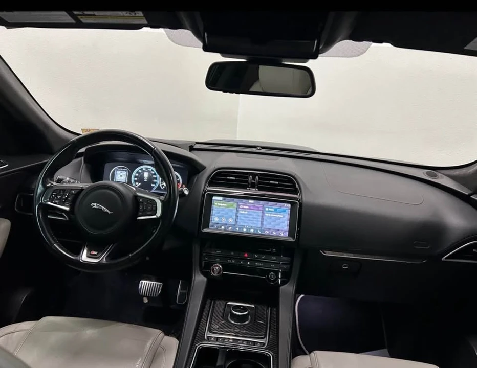 2017 Jaguar F-Pace - Image 6 of 10
