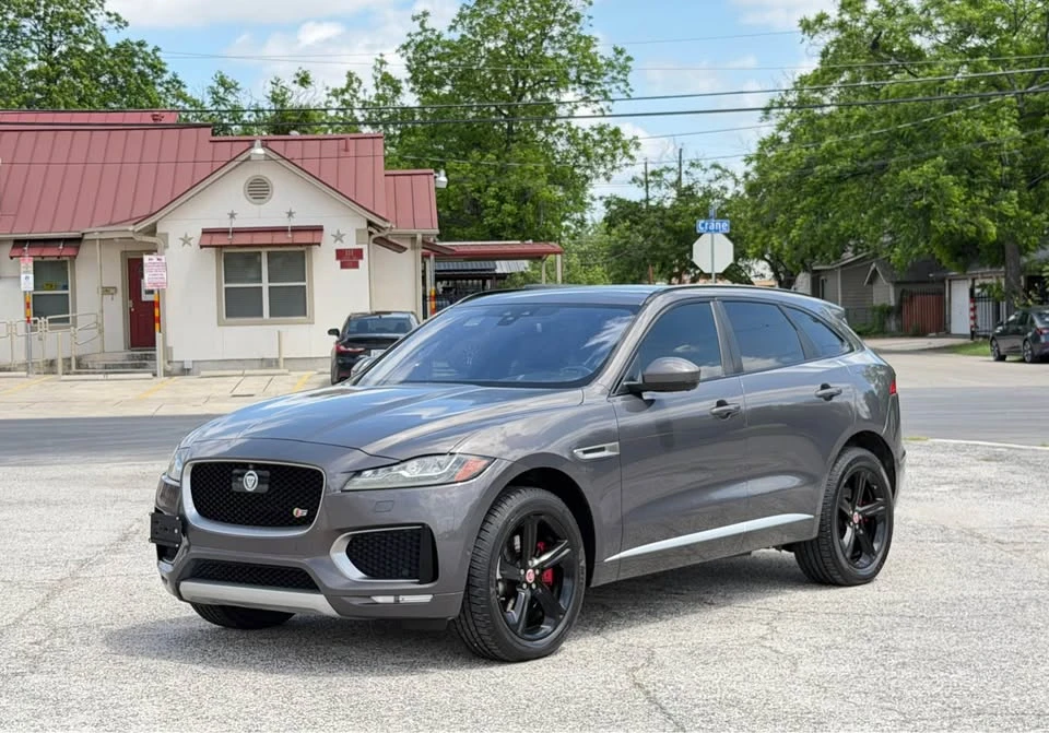 2017 Jaguar F-Pace - Image 2 of 17
