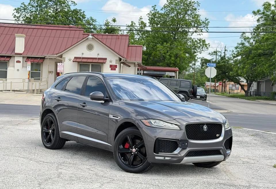 2017 Jaguar F-Pace - Image 3 of 15