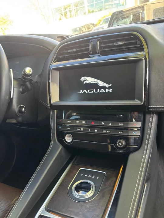 2017 Jaguar F-Pace - Image 5 of 5