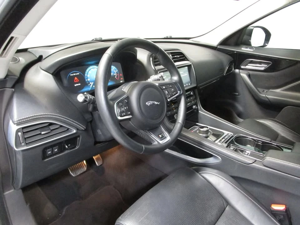 2017 Jaguar F-Pace - Image 11 of 20