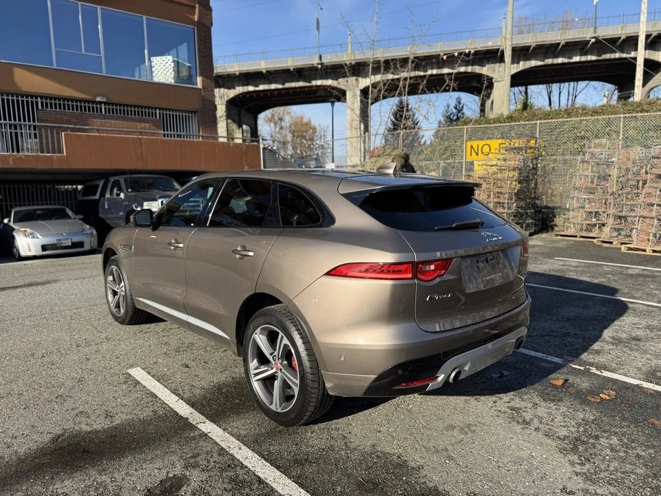 2017 Jaguar F-Pace - Image 18 of 19