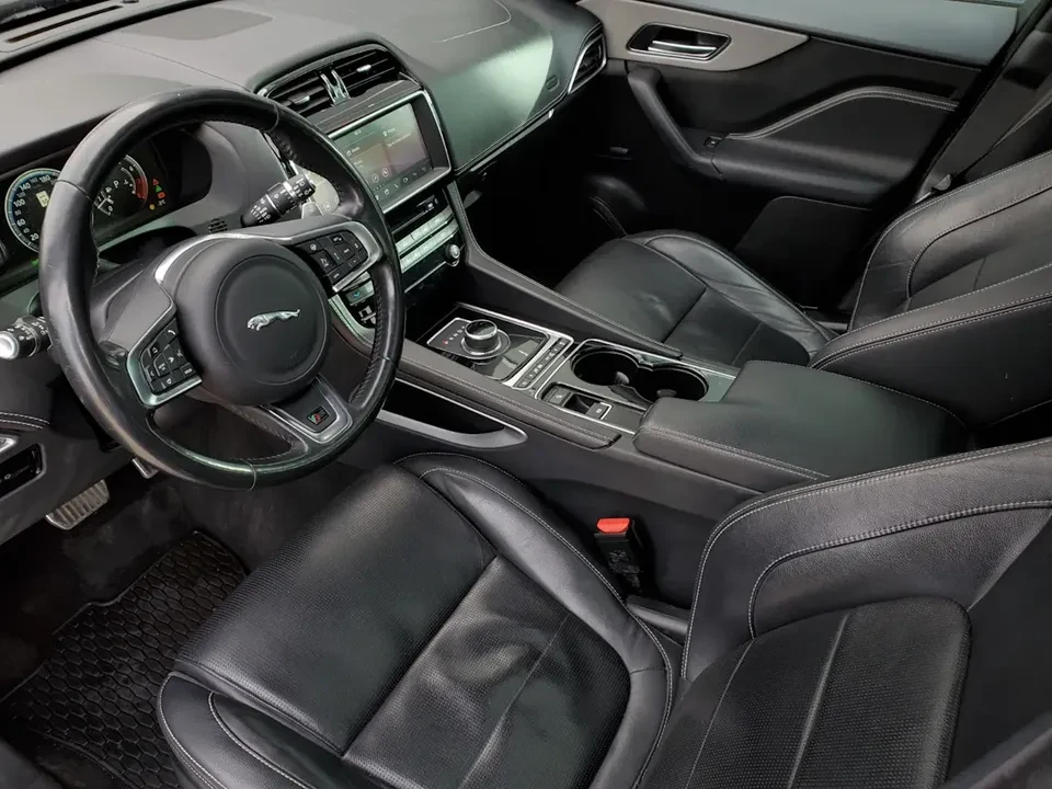 2017 Jaguar F-Pace - Image 6 of 13