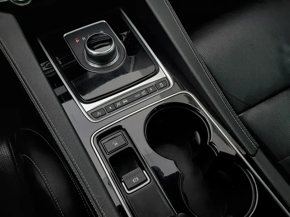 2017 Jaguar F-Pace - Image 8 of 13