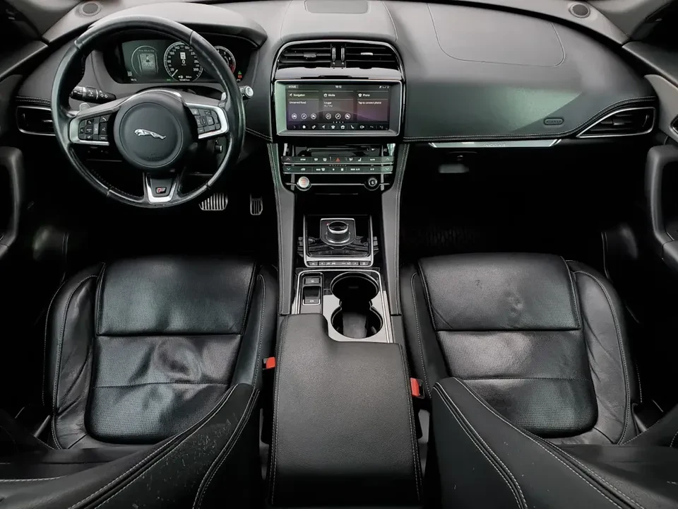 2017 Jaguar F-Pace - Image 7 of 13