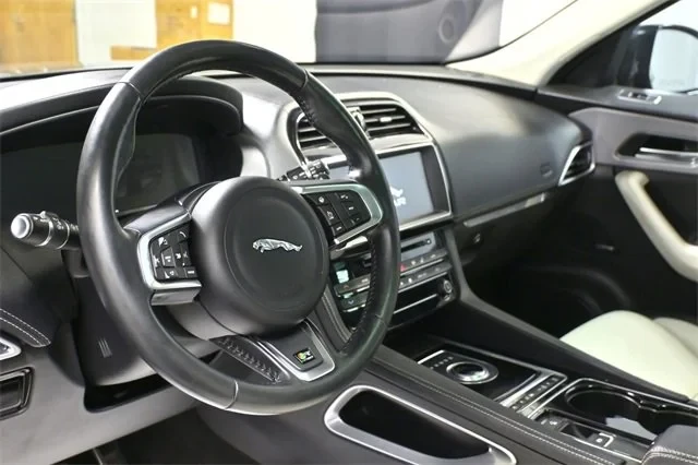 2017 Jaguar F-Pace - Image 8 of 15