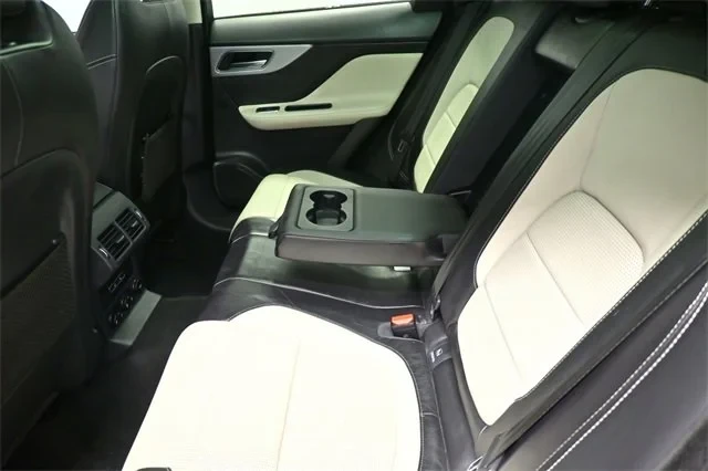 2017 Jaguar F-Pace - Image 10 of 16