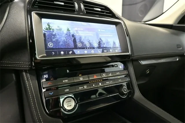 2017 Jaguar F-Pace - Image 7 of 16