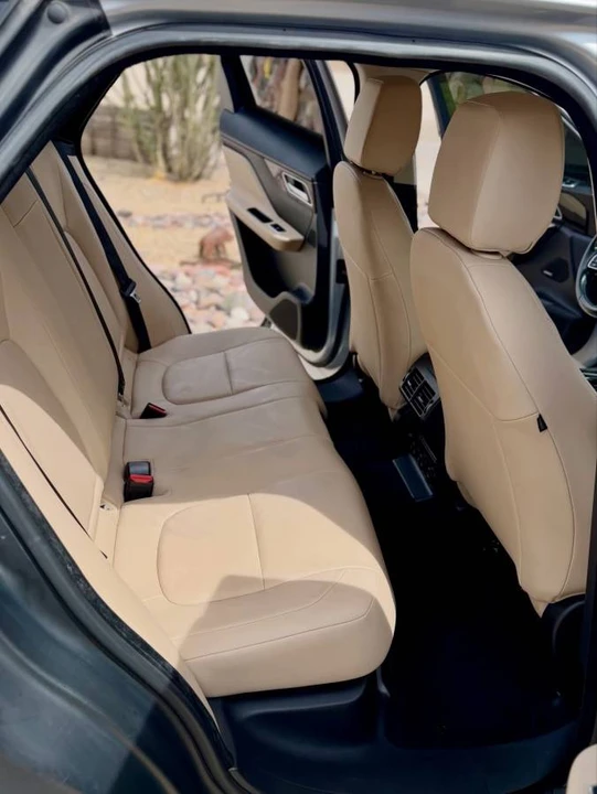 2017 Jaguar F-Pace - Image 7 of 7