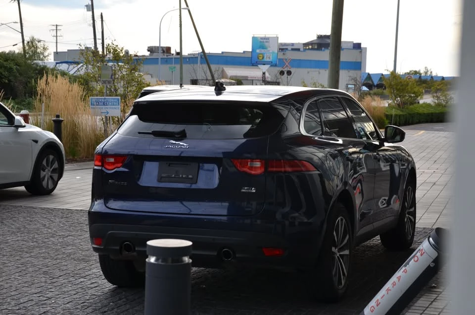 2017 Jaguar F-Pace - Image 9 of 20