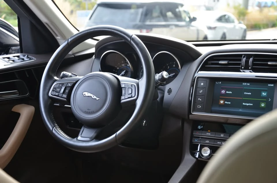 2017 Jaguar F-Pace - Image 15 of 20