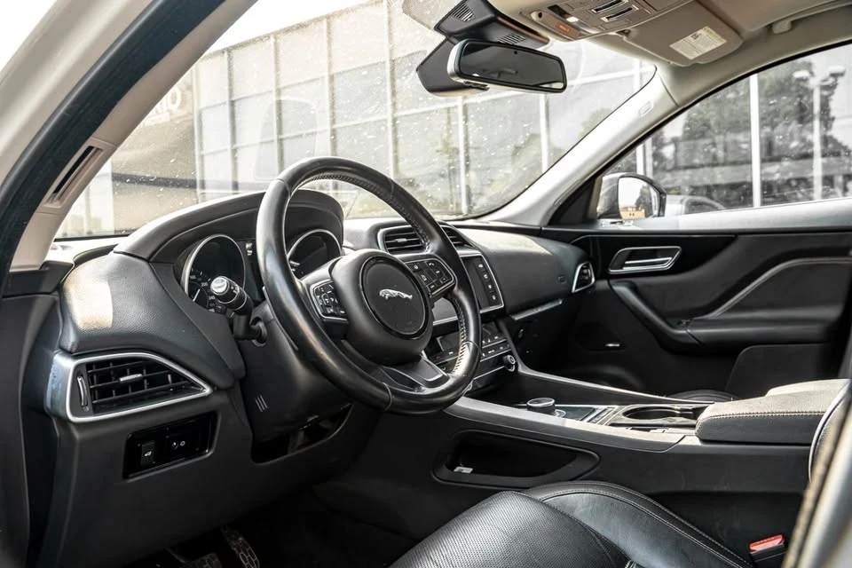 2017 Jaguar F-Pace - Image 8 of 20