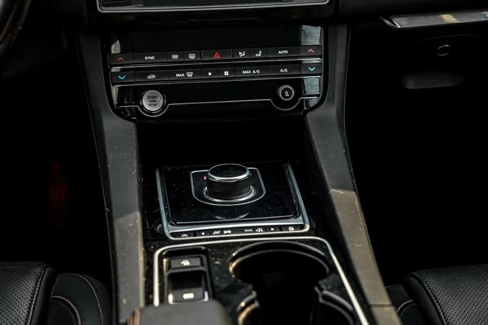 2017 Jaguar F-Pace - Image 17 of 20