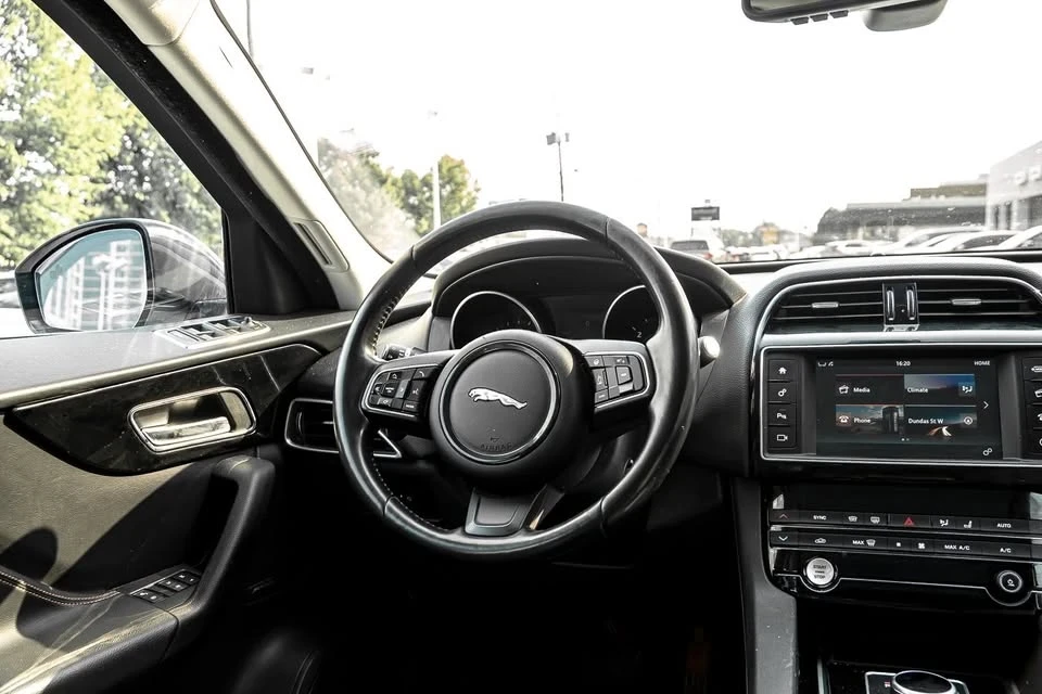 2017 Jaguar F-Pace - Image 15 of 20