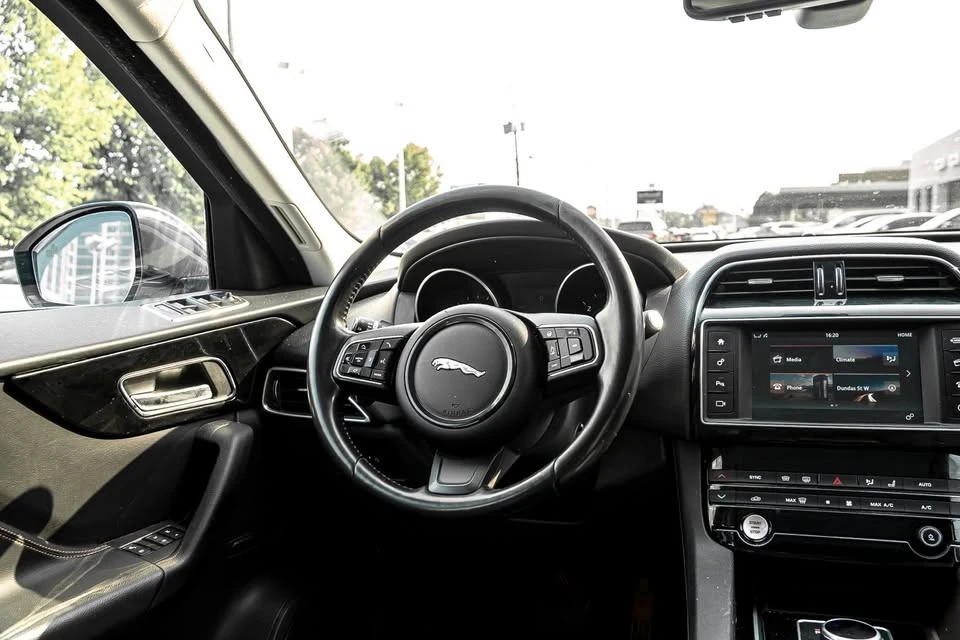 2017 Jaguar F-Pace - Image 15 of 19