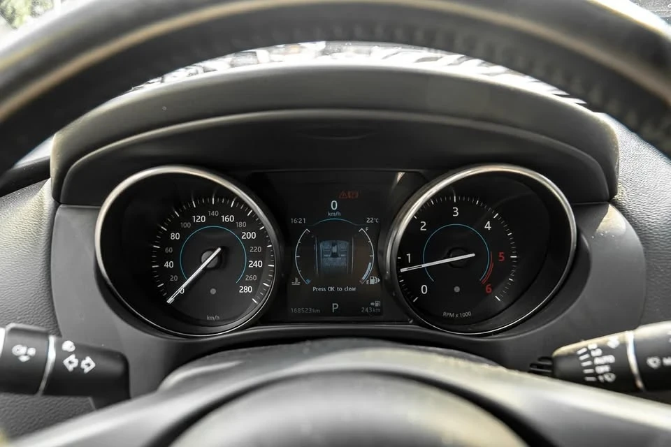 2017 Jaguar F-Pace - Image 18 of 20