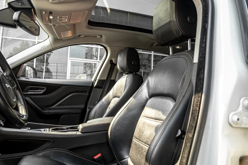2017 Jaguar F-Pace - Image 12 of 19