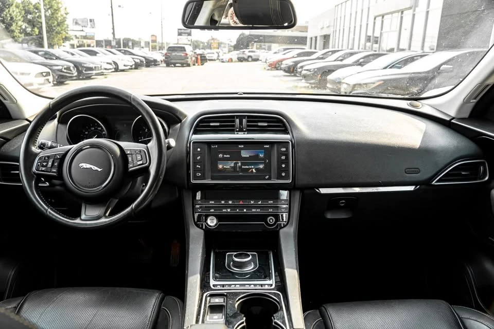 2017 Jaguar F-Pace - Image 14 of 19