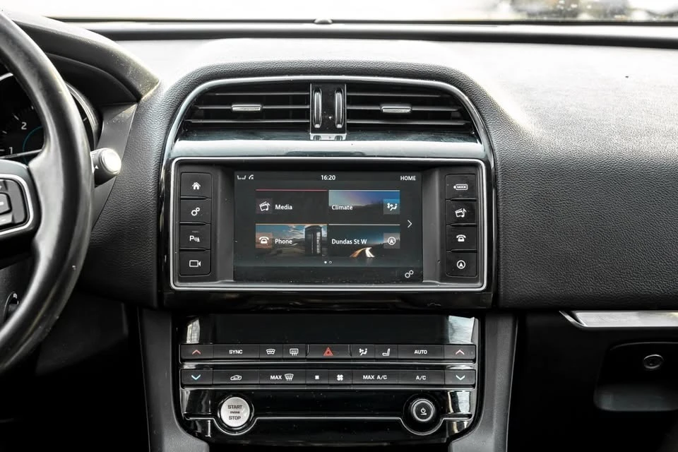 2017 Jaguar F-Pace - Image 15 of 19