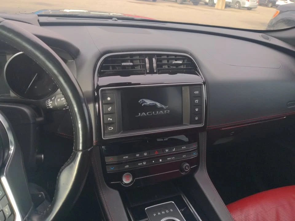 2017 Jaguar F-Pace - Image 3 of 10